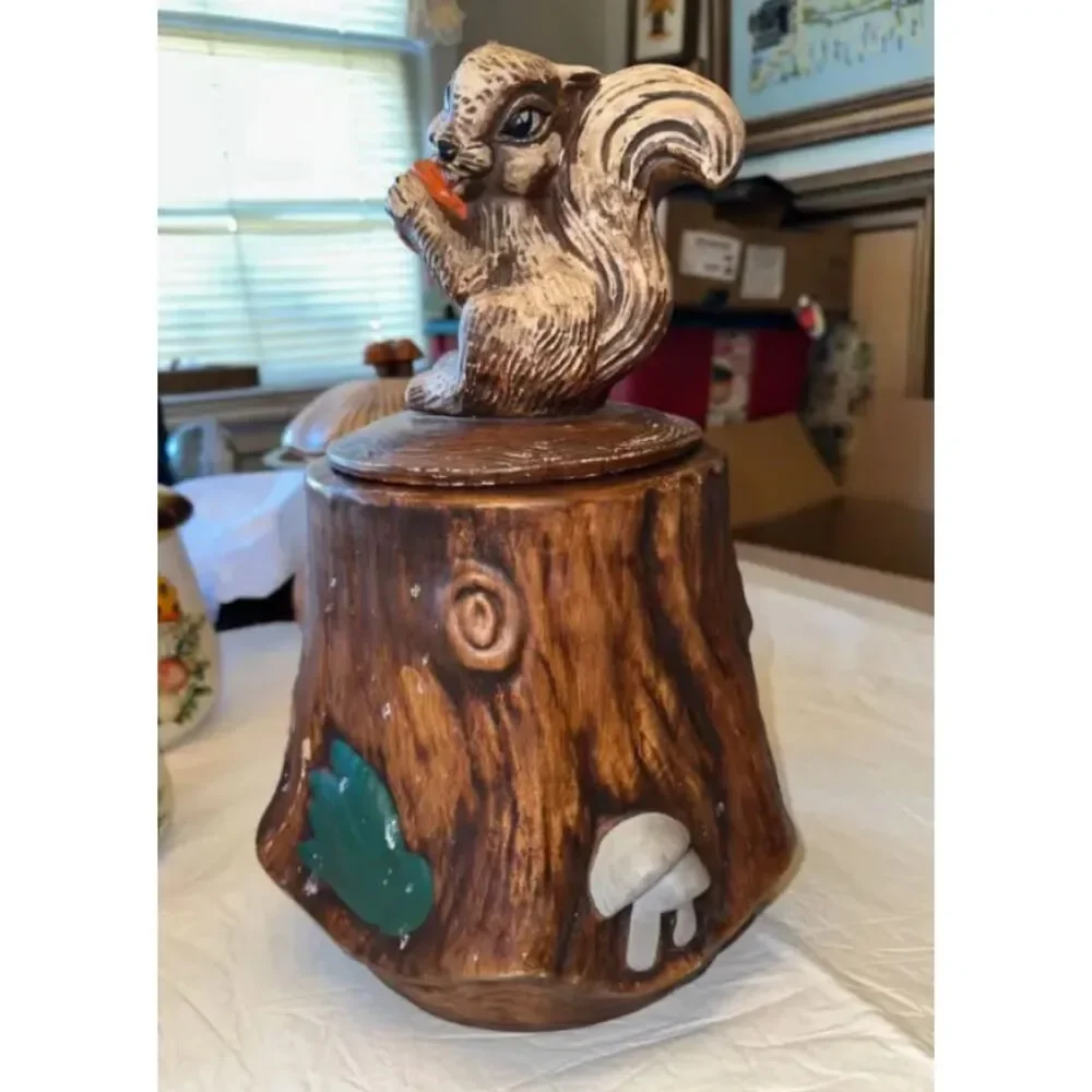 Vintage California Originals Ceramic Squirrel on a Tree Stump Cookie Jar
